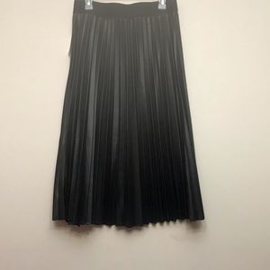Time and true women’s pleated skirt